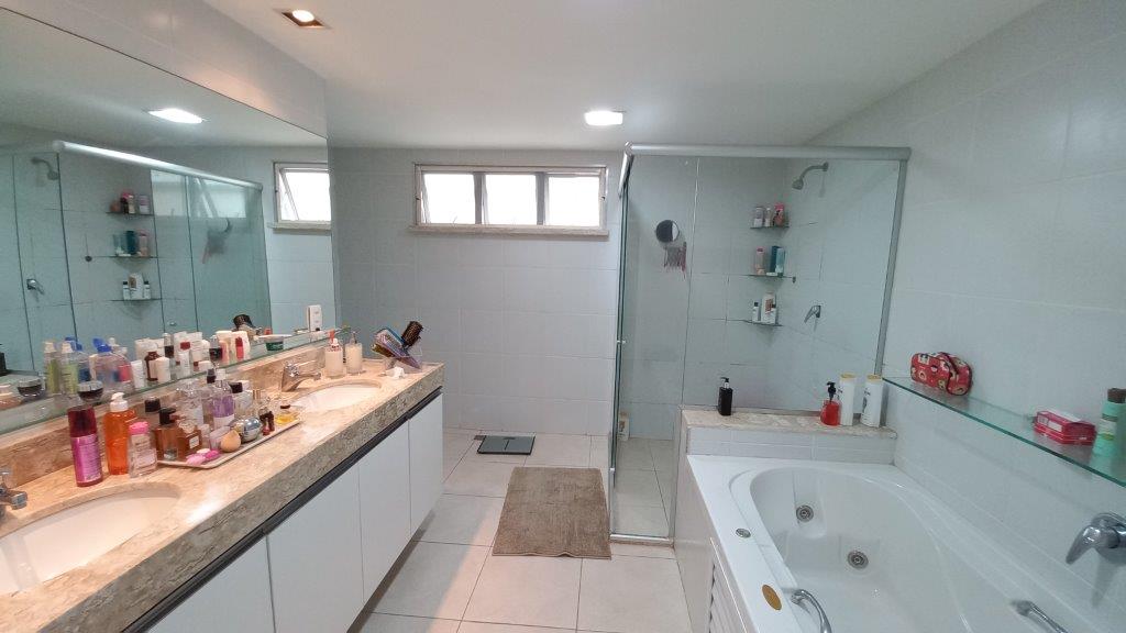 Imagem Casa de Condomínio com 4 Quartos à Venda, 300 m²em De Lourdes - Fortaleza Imagem Casa de Condomínio com 4 Quartos à Venda, 300 m²em De Lourdes - Fortaleza