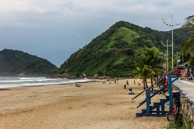 Imagem Apartamento com 2 Quartos à Venda, 65 m² em Tombo - Guarujá