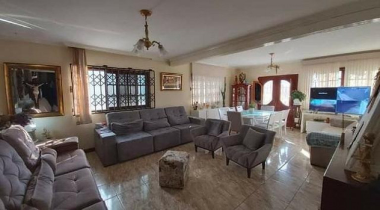 Imagem Casa com 3 Quartos à Venda, 242 m²em Fazendinha - Teresópolis