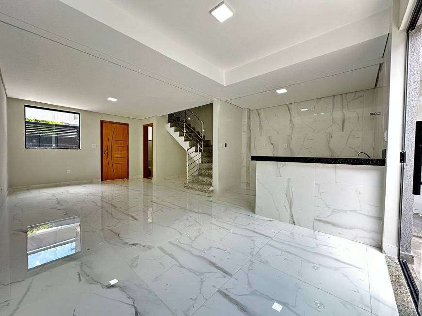 Imagem Casa com 3 Quartos à Venda, 128 m² em Santa Mônica - Belo Horizonte Imagem Casa com 3 Quartos à Venda, 128 m² em Santa Mônica - Belo Horizonte