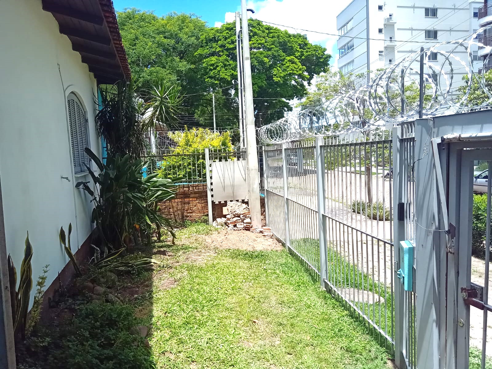 Imagem Sobrado com 3 Quartos à Venda, 100 m² em Jardim Botânico - Porto Alegre