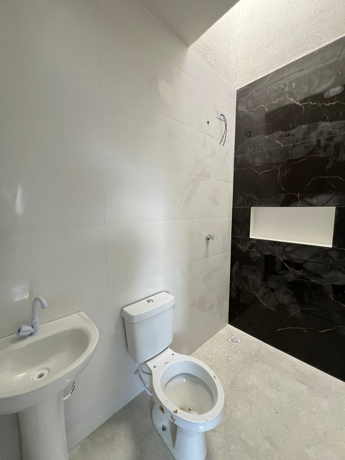 Imagem Casa com 2 Quartos à Venda, 42 m² em Campo de Santana - Curitiba Imagem Casa com 2 Quartos à Venda, 42 m² em Campo de Santana - Curitiba