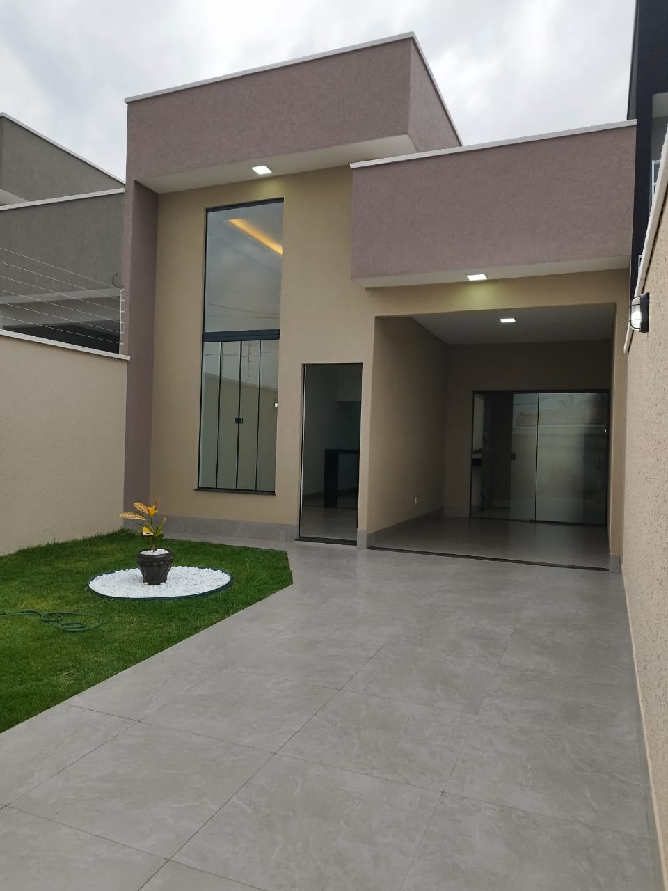 Imagem Casa com 2 Quartos à Venda, 85 m²em Jardim Himalaia - Aparecida de Goiânia