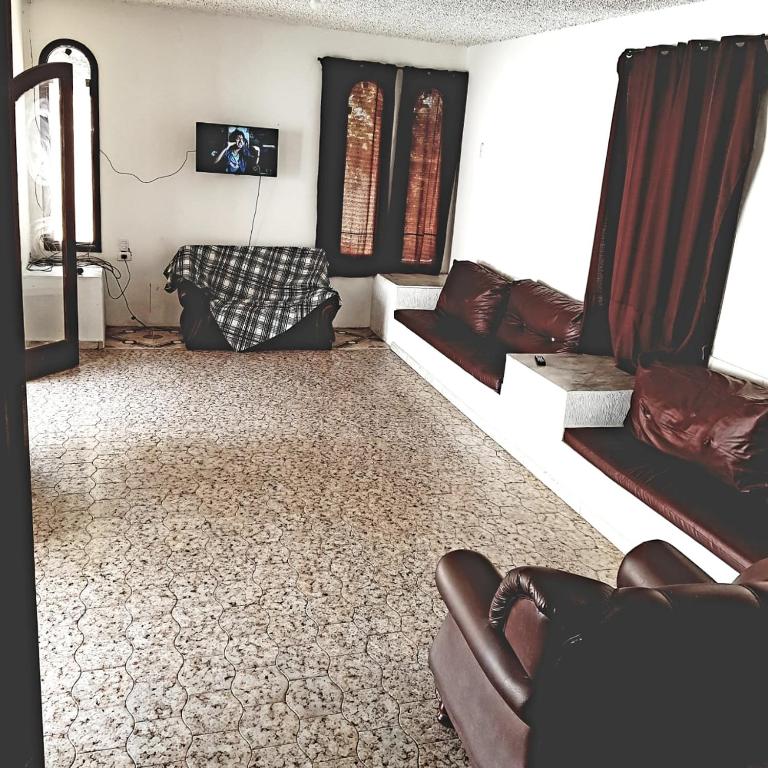 Imagem Casa com 4 Quartos para Temporada, 300 m²em Jardim Virgínia - Guarujá Imagem Casa com 4 Quartos para Temporada, 300 m²em Jardim Virgínia - Guarujá
