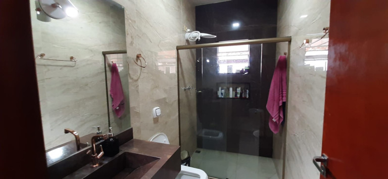 Imagem Sobrado com 3 Quartos à Venda, 300 m² em Parque Balneário Maria Helena - Caraguatatuba Imagem Sobrado com 3 Quartos à Venda, 300 m² em Parque Balneário Maria Helena - Caraguatatuba