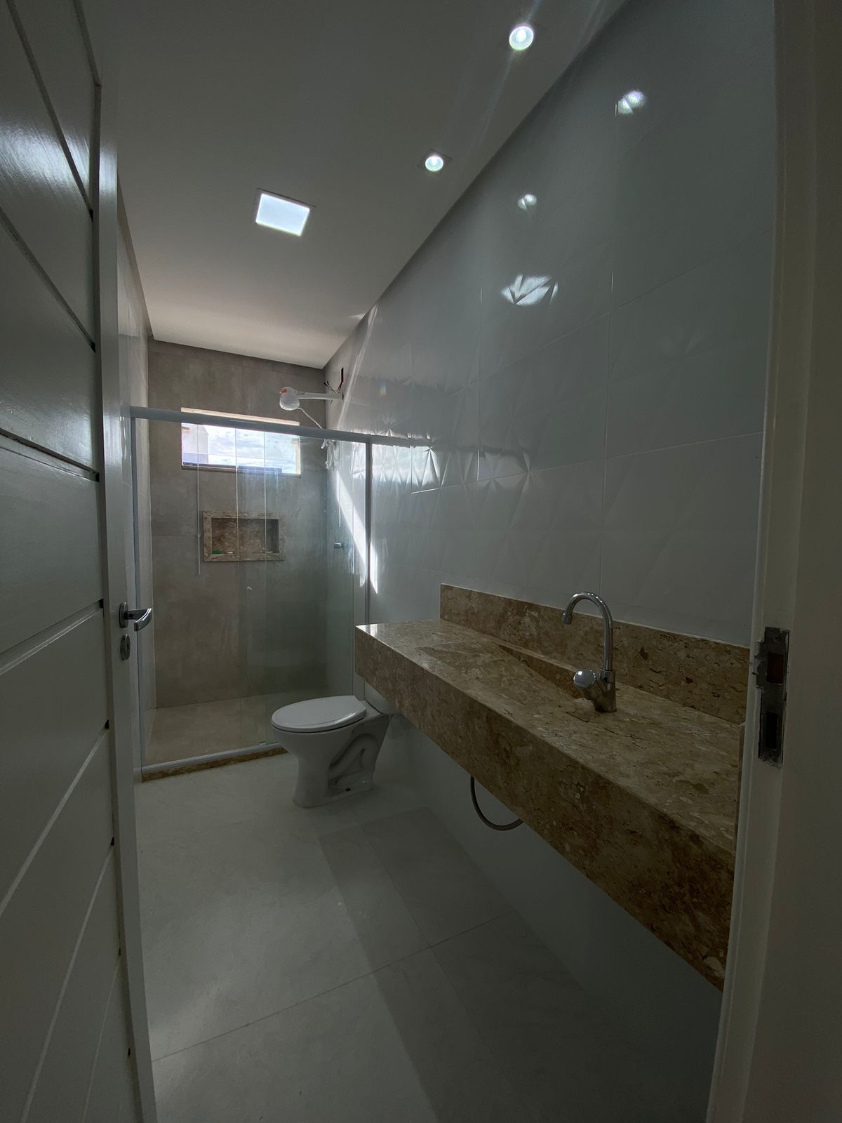 Imagem Casa com 6 Quartos à Venda, 335 m²em Alphaville (abrantes) - CAMAÇARI