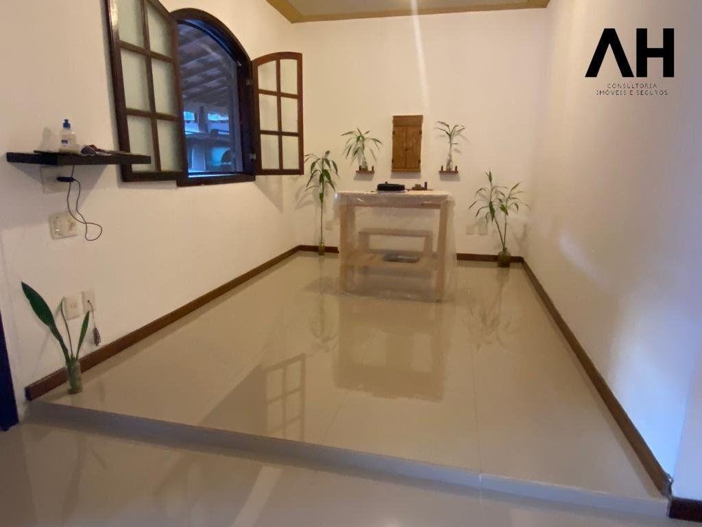 Imagem Casa com 3 Quartos à Venda, 360 m²em Piratininga - Niterói Imagem Casa com 3 Quartos à Venda, 360 m²em Piratininga - Niterói
