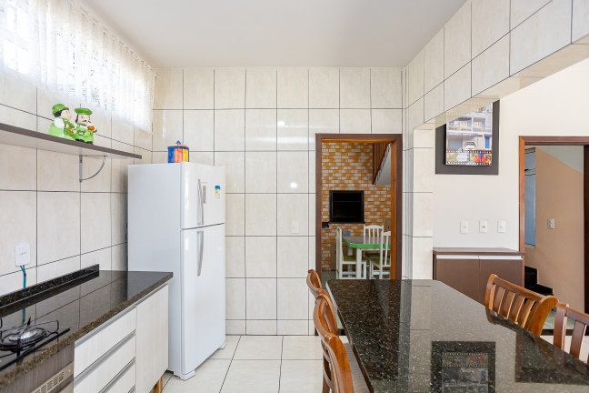Imagem Casa com 3 Quartos à Venda,  em Sítio Cercado - Curitiba