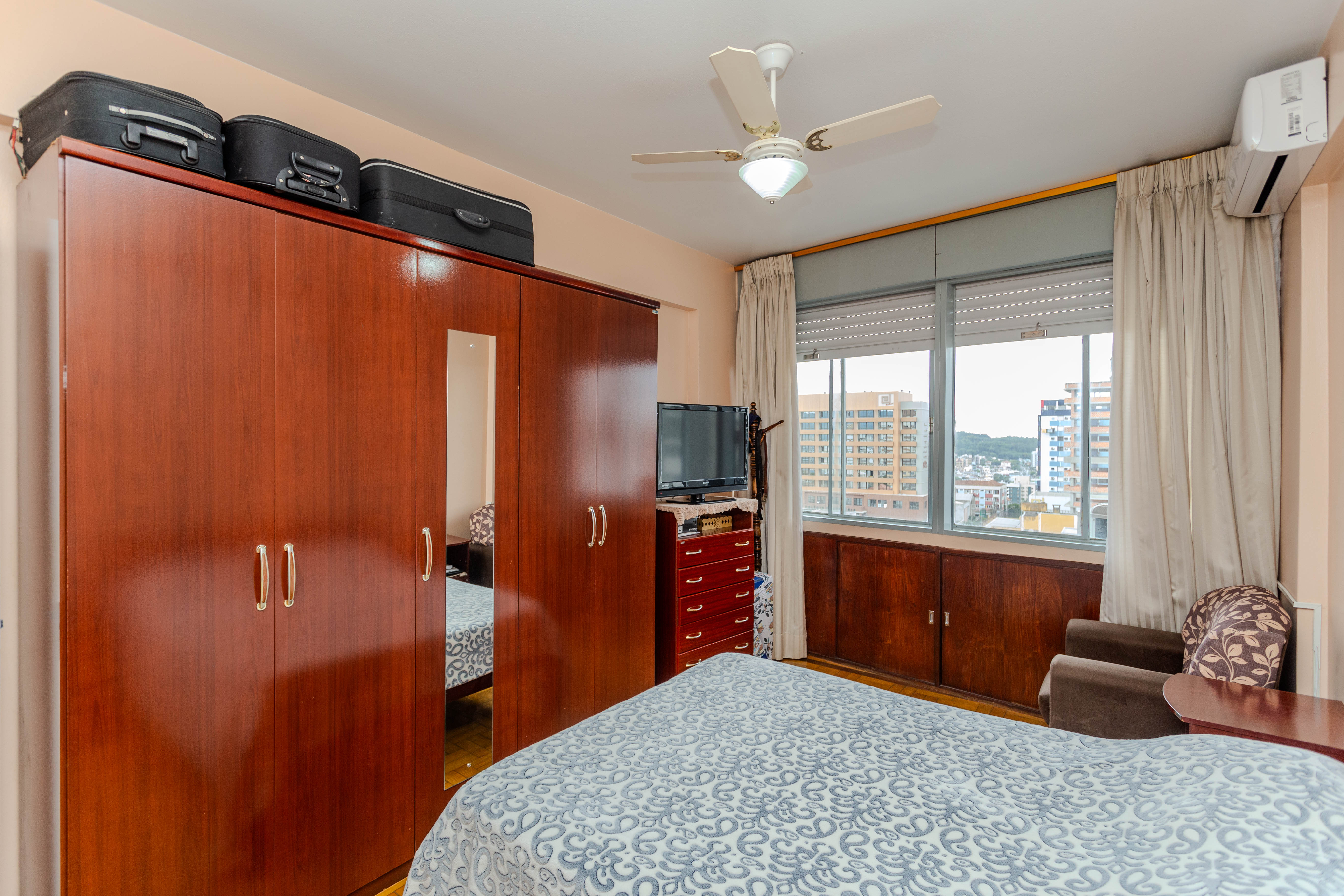 Imagem Apartamento com 2 Quartos à Venda, Locação ou Temporada, 80 m² em Centro - Santa Maria Imagem Apartamento com 2 Quartos à Venda, Locação ou Temporada, 80 m² em Centro - Santa Maria