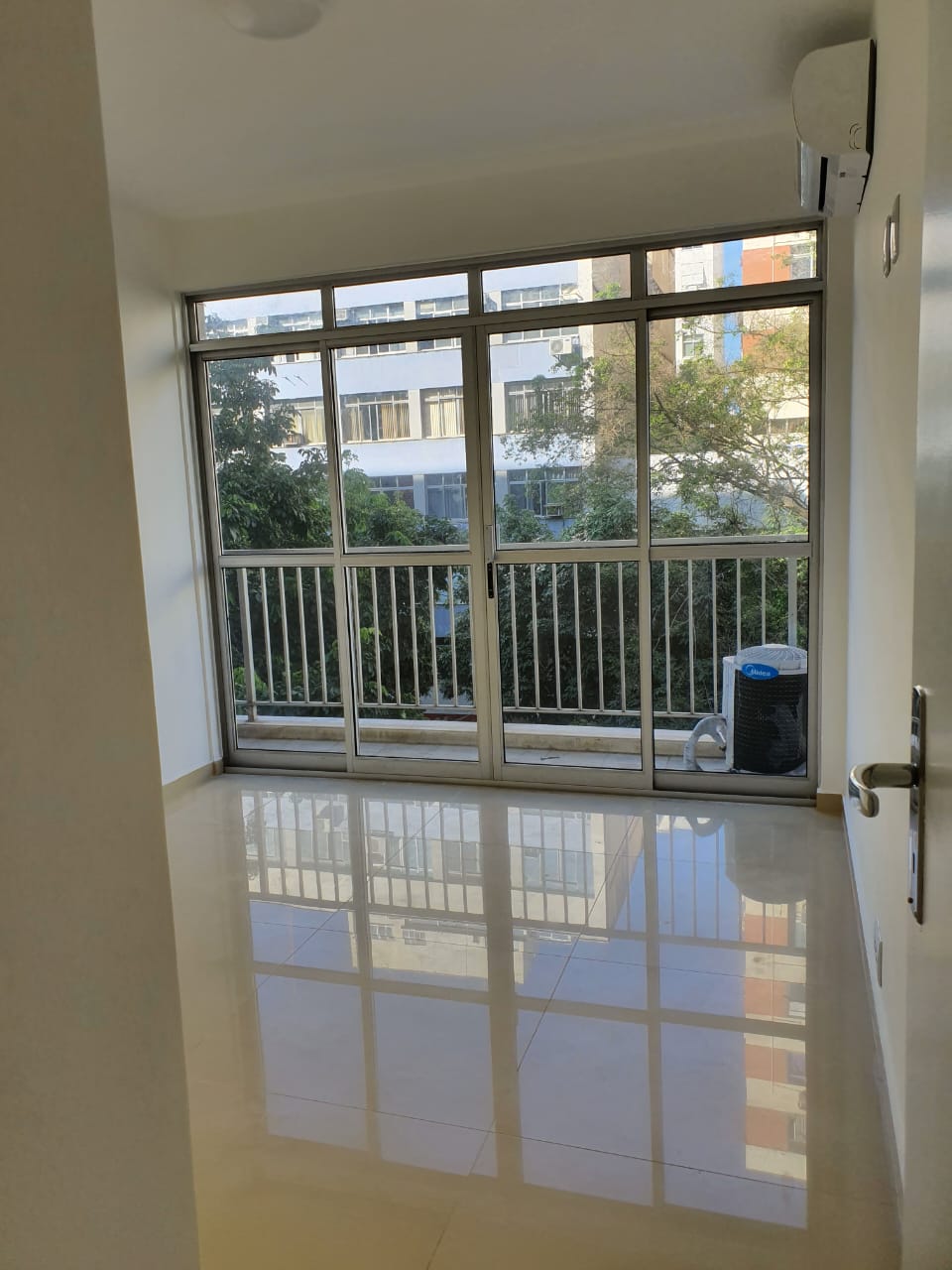 Imagem Apartamento com 3 Quartos para Alugar, 100 m²em Ipanema - Rio de Janeiro Imagem Apartamento com 3 Quartos para Alugar, 100 m²em Ipanema - Rio de Janeiro