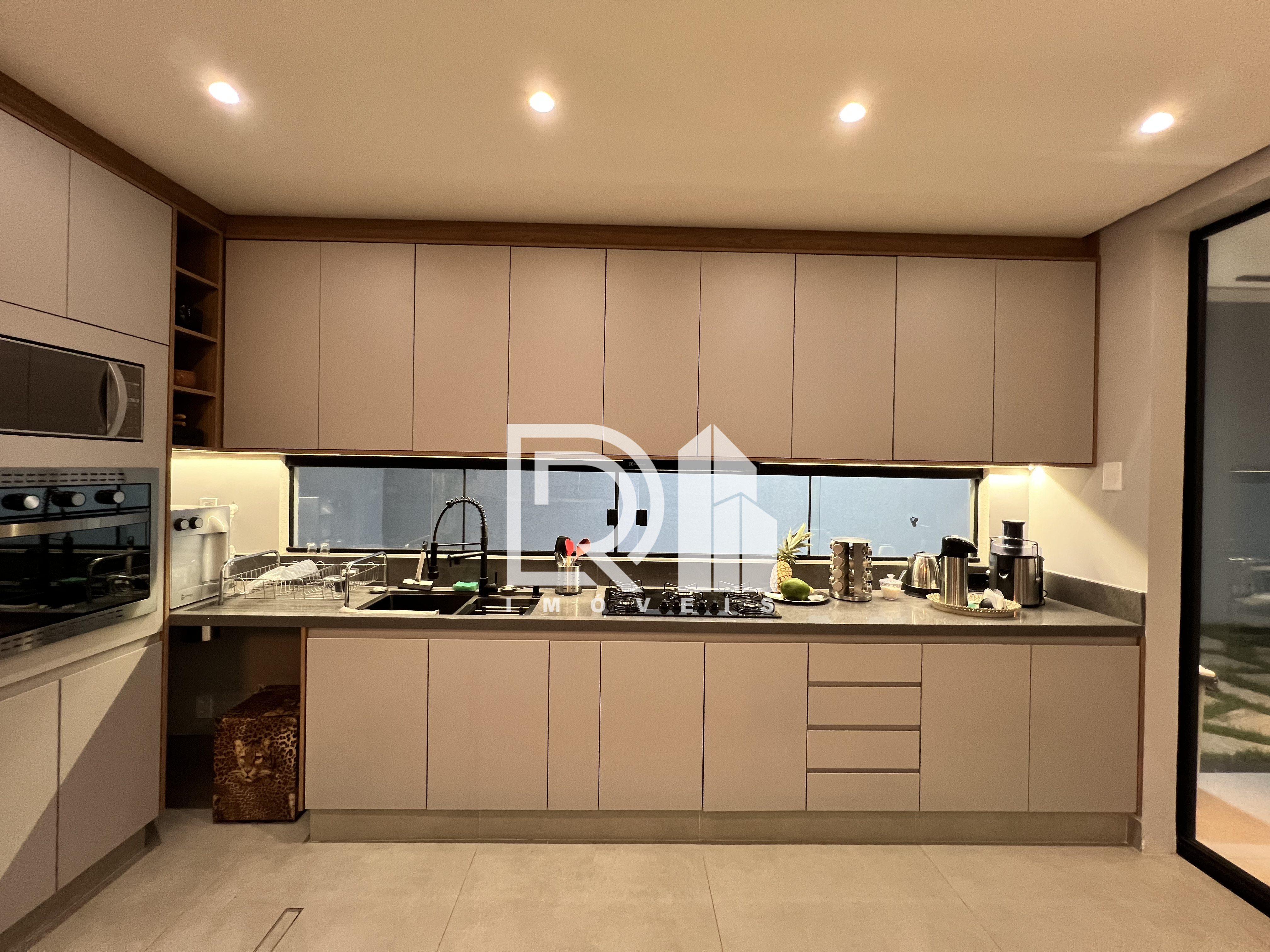 Imagem Casa com 4 Quartos à Venda, 285 m² em Guará II - Brasília Imagem Casa com 4 Quartos à Venda, 285 m² em Guará II - Brasília