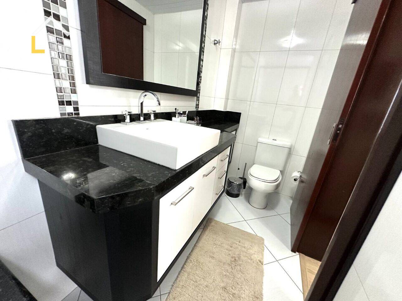 Imagem Apartamento com 3 Quartos à Venda, 129 m²em CENTRO - Joinville Imagem Apartamento com 3 Quartos à Venda, 129 m²em CENTRO - Joinville