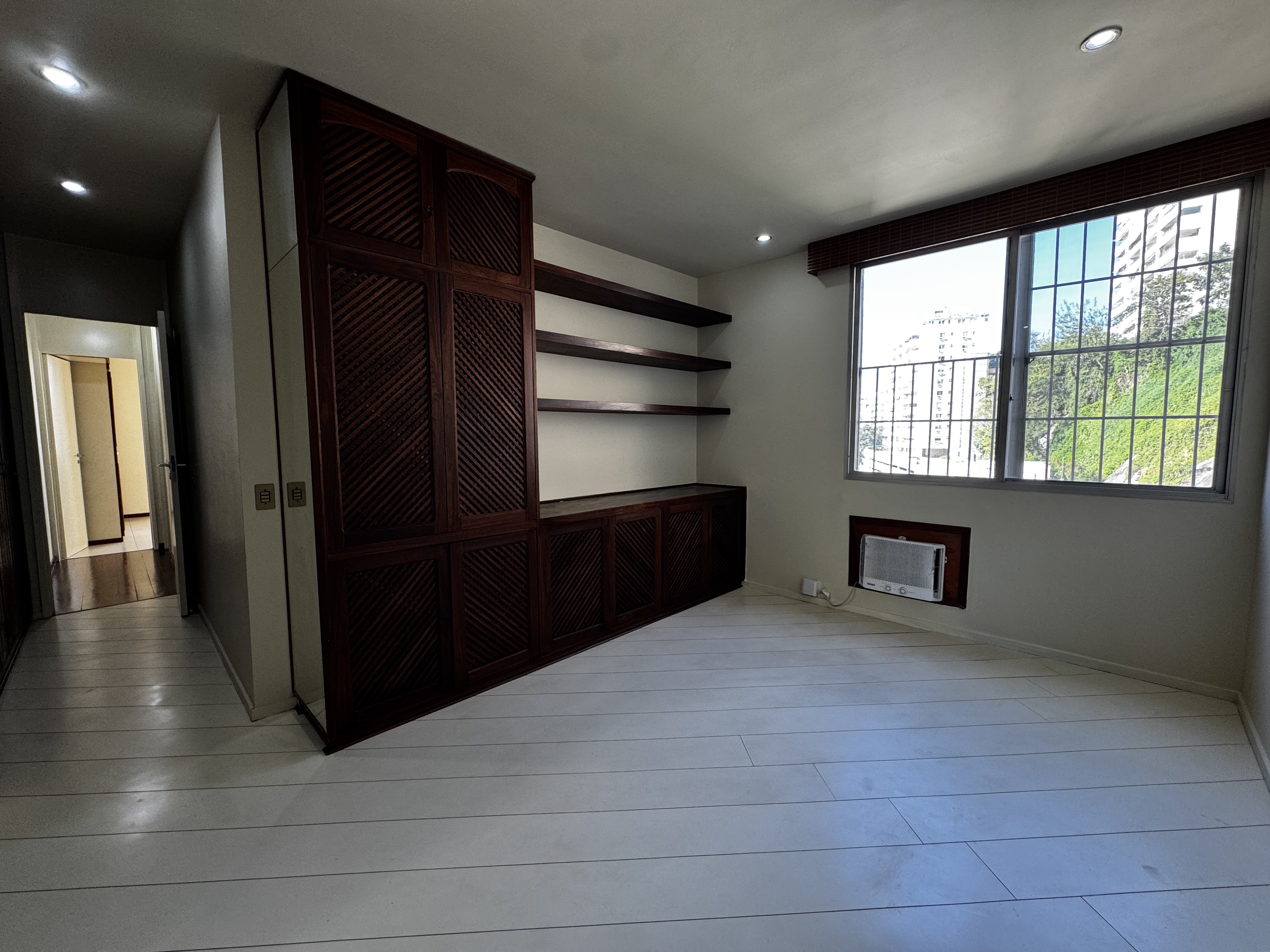 Imagem Apartamento com 3 Quartos à Venda, 150 m² em Laranjeiras - Rio de Janeiro Imagem Apartamento com 3 Quartos à Venda, 150 m² em Laranjeiras - Rio de Janeiro