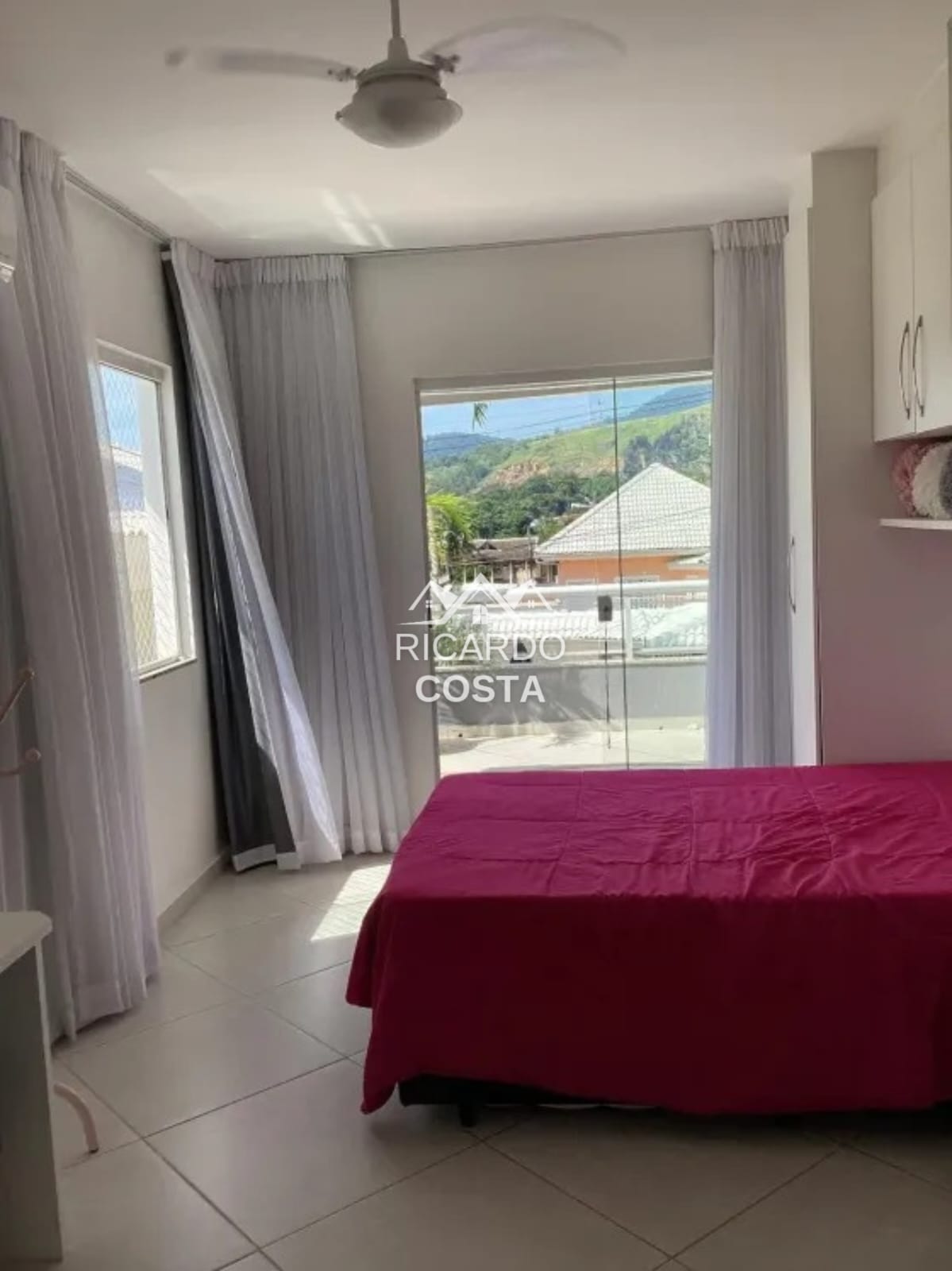 Imagem Casa de Condomínio com 4 Quartos à Venda ou Locação, 168 m² em Jacarepaguá - Rio de Janeiro Imagem Casa de Condomínio com 4 Quartos à Venda ou Locação, 168 m² em Jacarepaguá - Rio de Janeiro