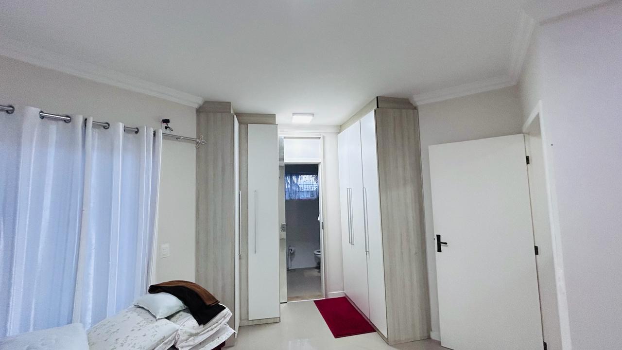 Imagem Sobrado com 3 Quartos à Venda, 222 m²em Barra do Aririú - Palhoça