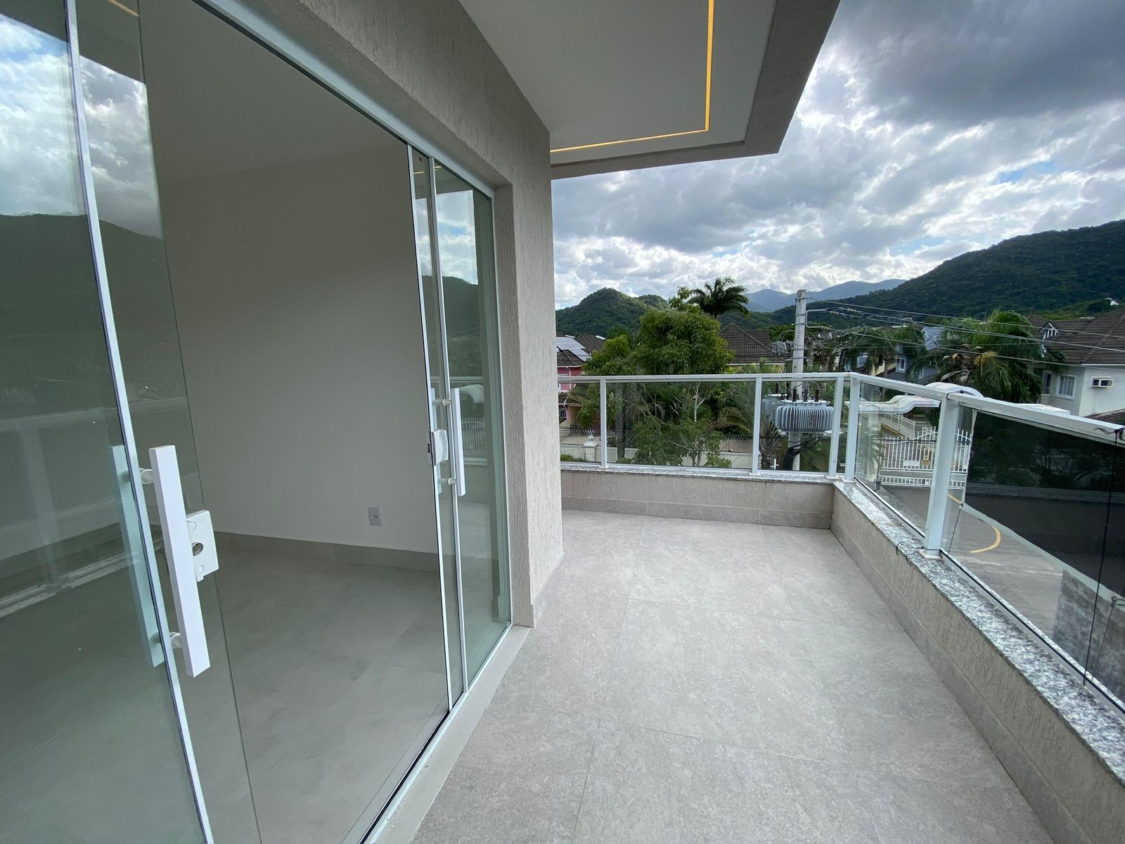 Imagem Casa de Condomínio com 4 Quartos à Venda, 220 m² em Vargem Pequena - Rio de Janeiro Imagem Casa de Condomínio com 4 Quartos à Venda, 220 m² em Vargem Pequena - Rio de Janeiro