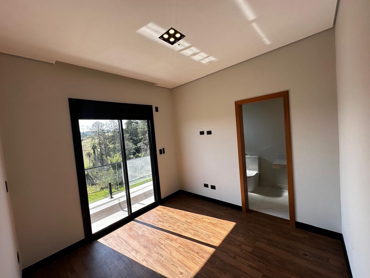 Imagem Casa de Condomínio com 4 Quartos à Venda, 234 m²em Cézar de Souza - Mogi das Cruzes Imagem Casa de Condomínio com 4 Quartos à Venda, 234 m²em Cézar de Souza - Mogi das Cruzes