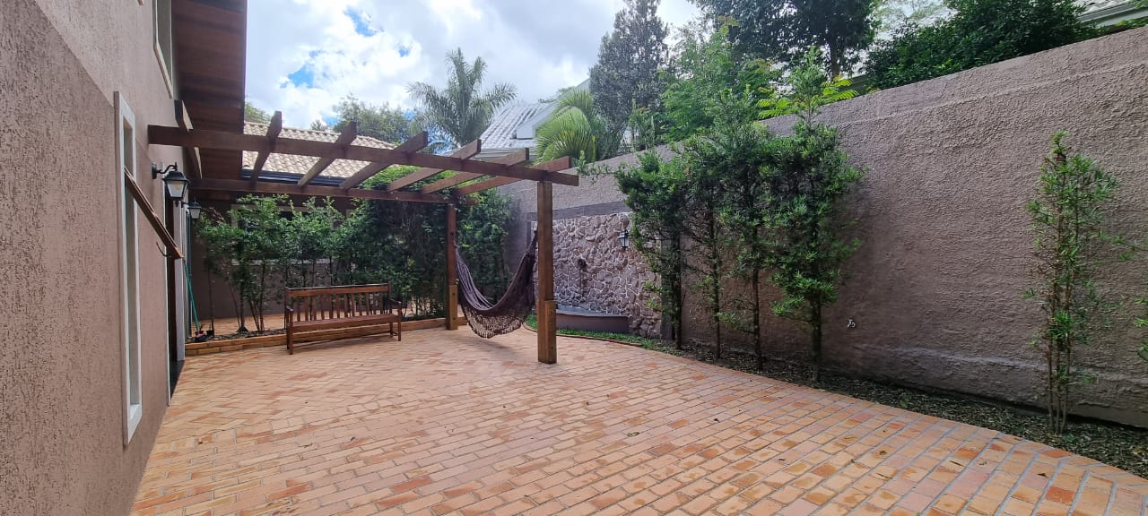 Imagem Casa com 3 Quartos à Venda, 258 m² em Butiatuvinha - Curitiba