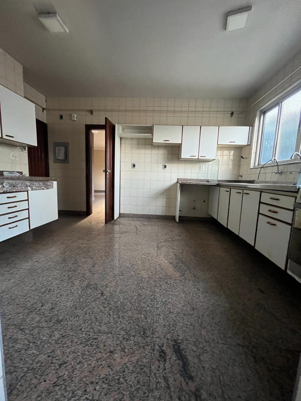 Imagem Apartamento com 4 Quartos à Venda, 240 m²em Umarizal - Belém