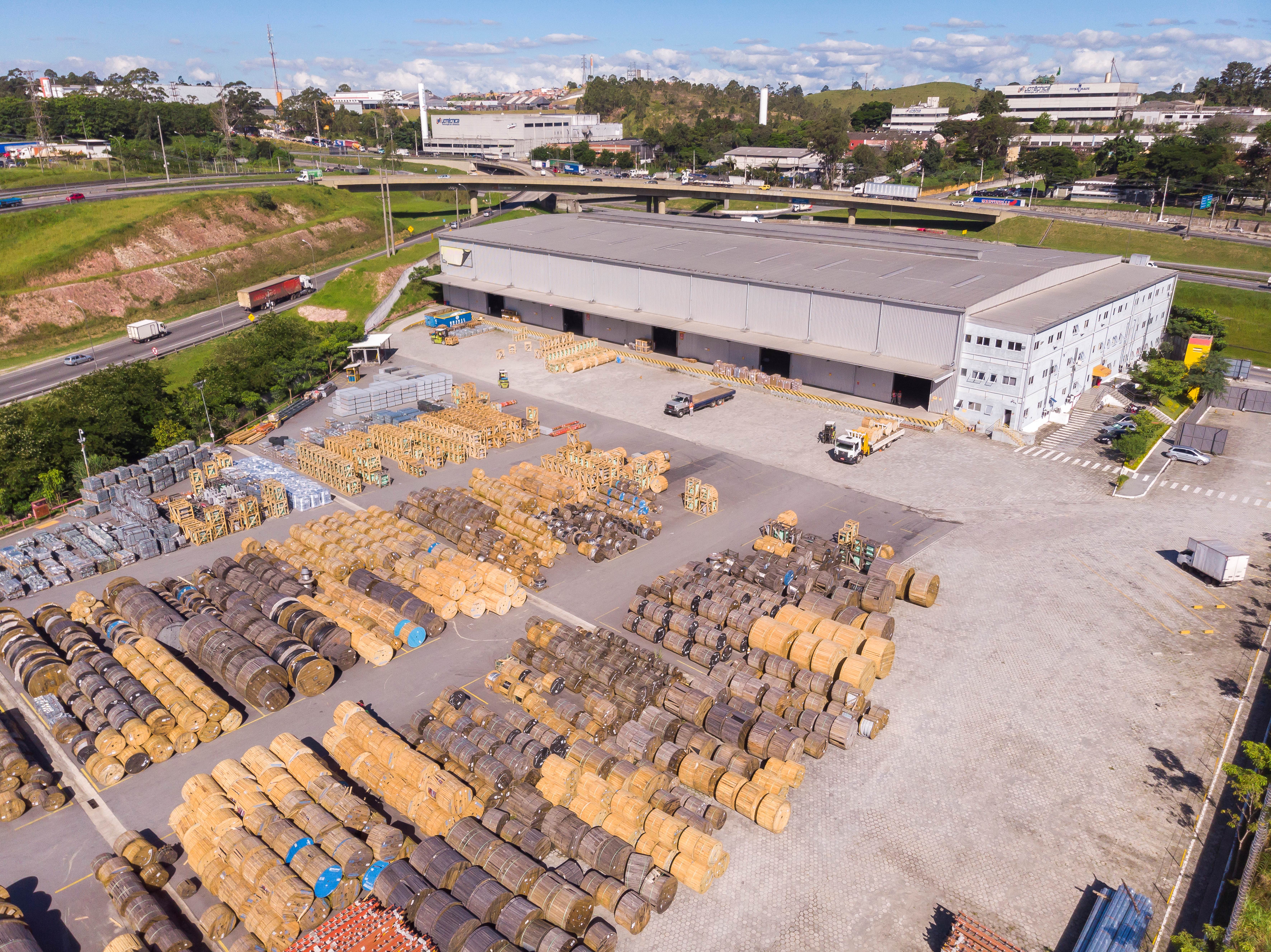Imagem Galpão para Alugar, 7.600 m² em Jardim Vista Alegre - Embu das Artes