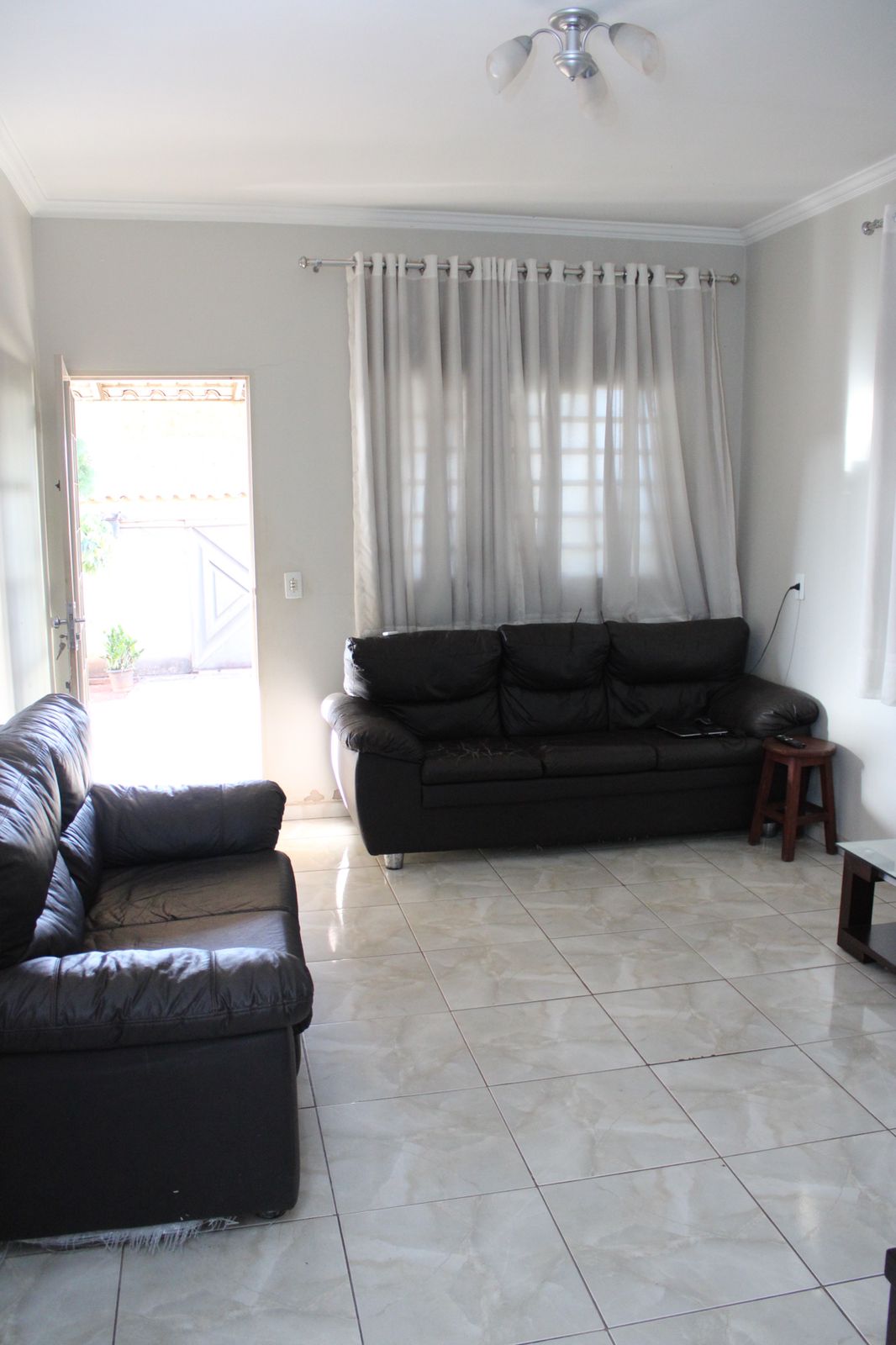 Imagem Casa com 4 Quartos à Venda, 270 m²em Jardim Clarissa - Goiânia