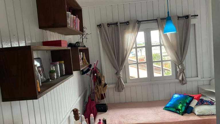 Imagem Casa com 6 Quartos à Venda, 140 m² em São Francisco - Criciúma Imagem Casa com 6 Quartos à Venda, 140 m² em São Francisco - Criciúma