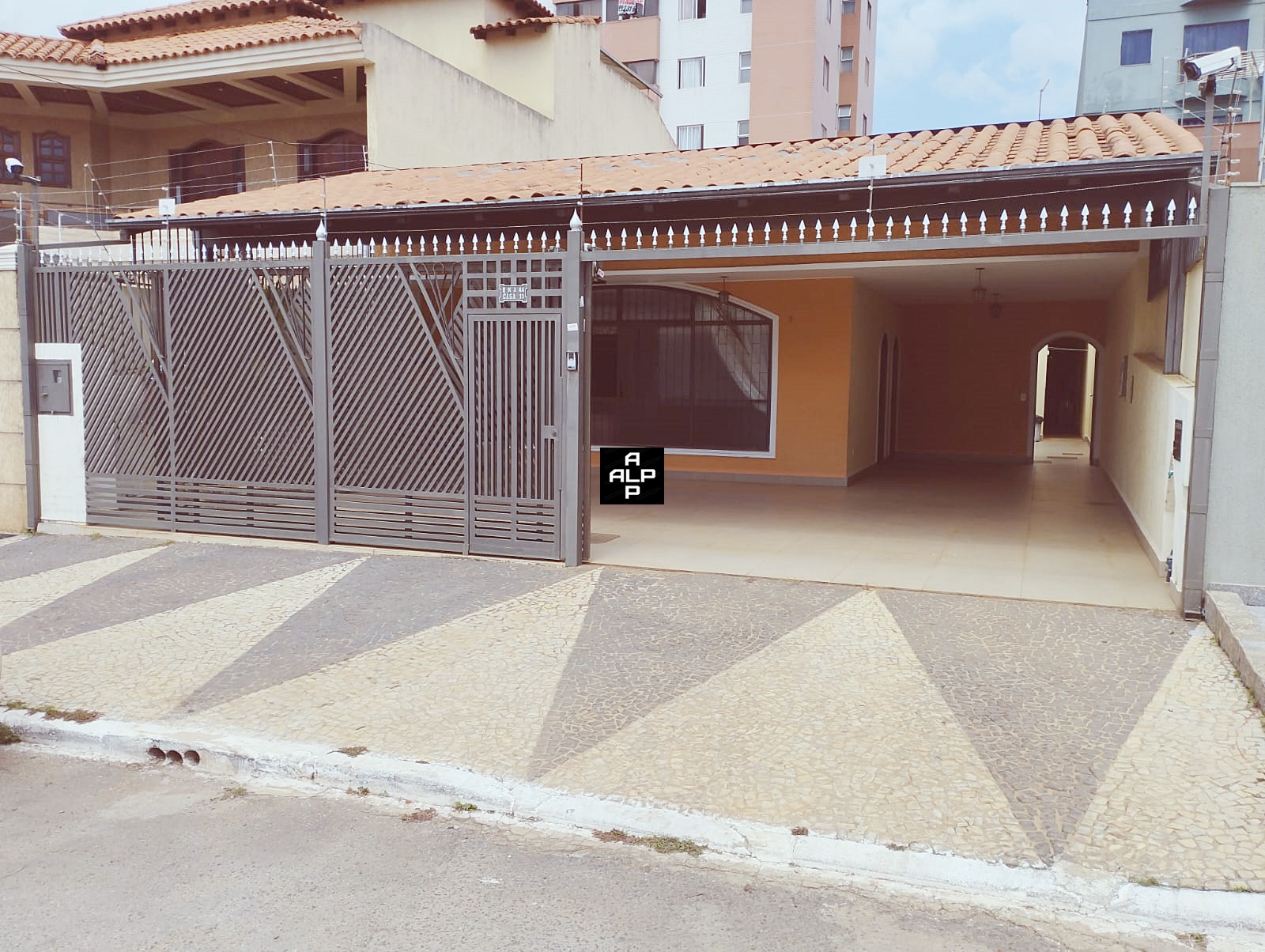 Imagem Casa com 5 Quartos à Venda, 210 m²em Taguatinga Norte (Taguatinga) - Brasília Imagem Casa com 5 Quartos à Venda, 210 m²em Taguatinga Norte (Taguatinga) - Brasília