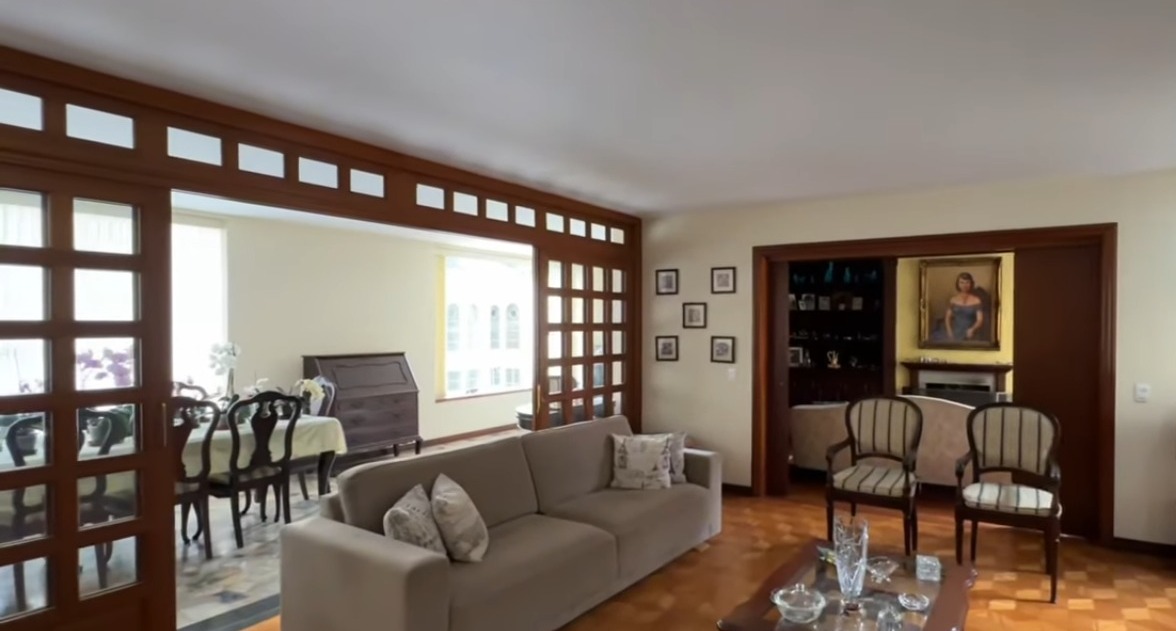 Imagem Casa com 4 Quartos à Venda, 441 m² em Castelanea - Petrópolis Imagem Casa com 4 Quartos à Venda, 441 m² em Castelanea - Petrópolis