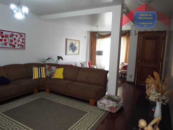 Imagem Casa com 4 Quartos à Venda, 315 m² em Centro - Pelotas