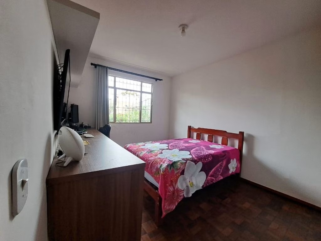 Imagem Casa com 3 Quartos à Venda, 109 m² em Novo Mundo - Curitiba Imagem Casa com 3 Quartos à Venda, 109 m² em Novo Mundo - Curitiba