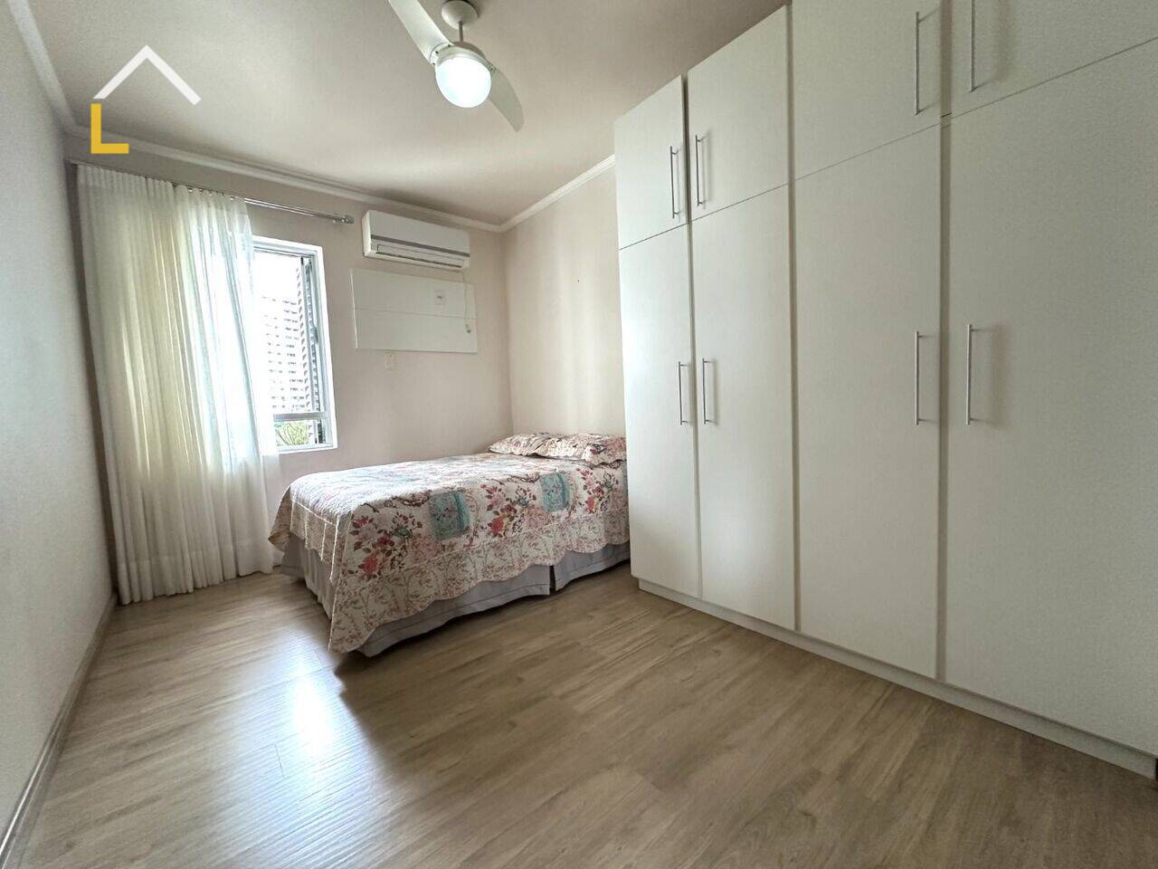 Imagem Apartamento com 3 Quartos à Venda, 129 m²em CENTRO - Joinville Imagem Apartamento com 3 Quartos à Venda, 129 m²em CENTRO - Joinville