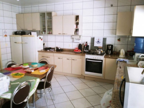 Imagem Casa com 3 Quartos à Venda, 300 m² em São Luiz - Criciúma