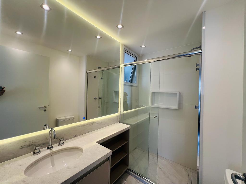 Imagem Apartamento com 3 Quartos à Venda, 181 m²em Cambuí - Campinas