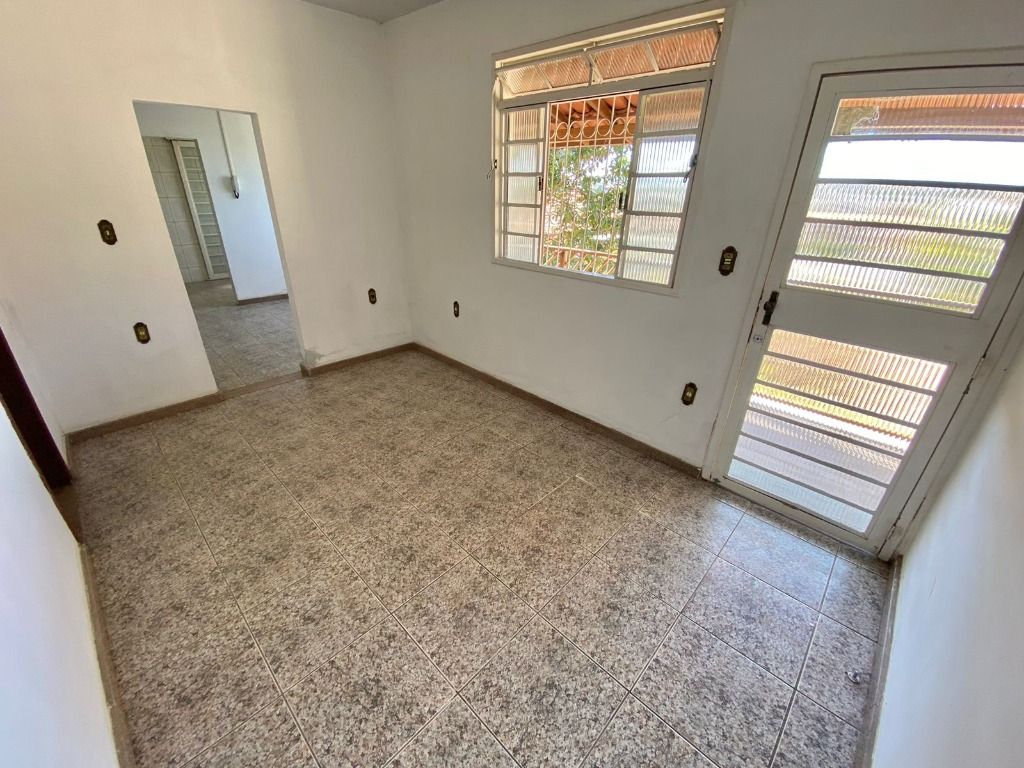 Imagem Casa com 2 Quartos à Venda, 110 m² em Planalto - Belo Horizonte