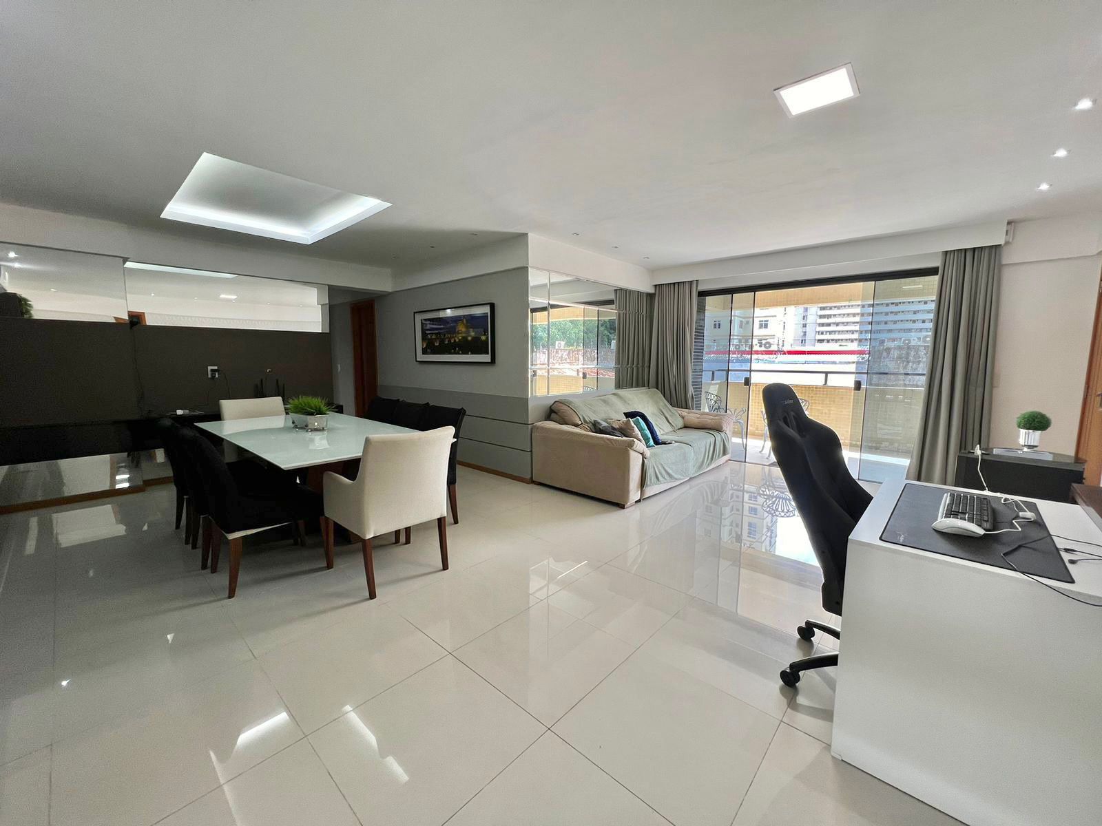 Imagem Apartamento com 4 Quartos à Venda, 175 m²em São Brás - Belém Imagem Apartamento com 4 Quartos à Venda, 175 m²em São Brás - Belém