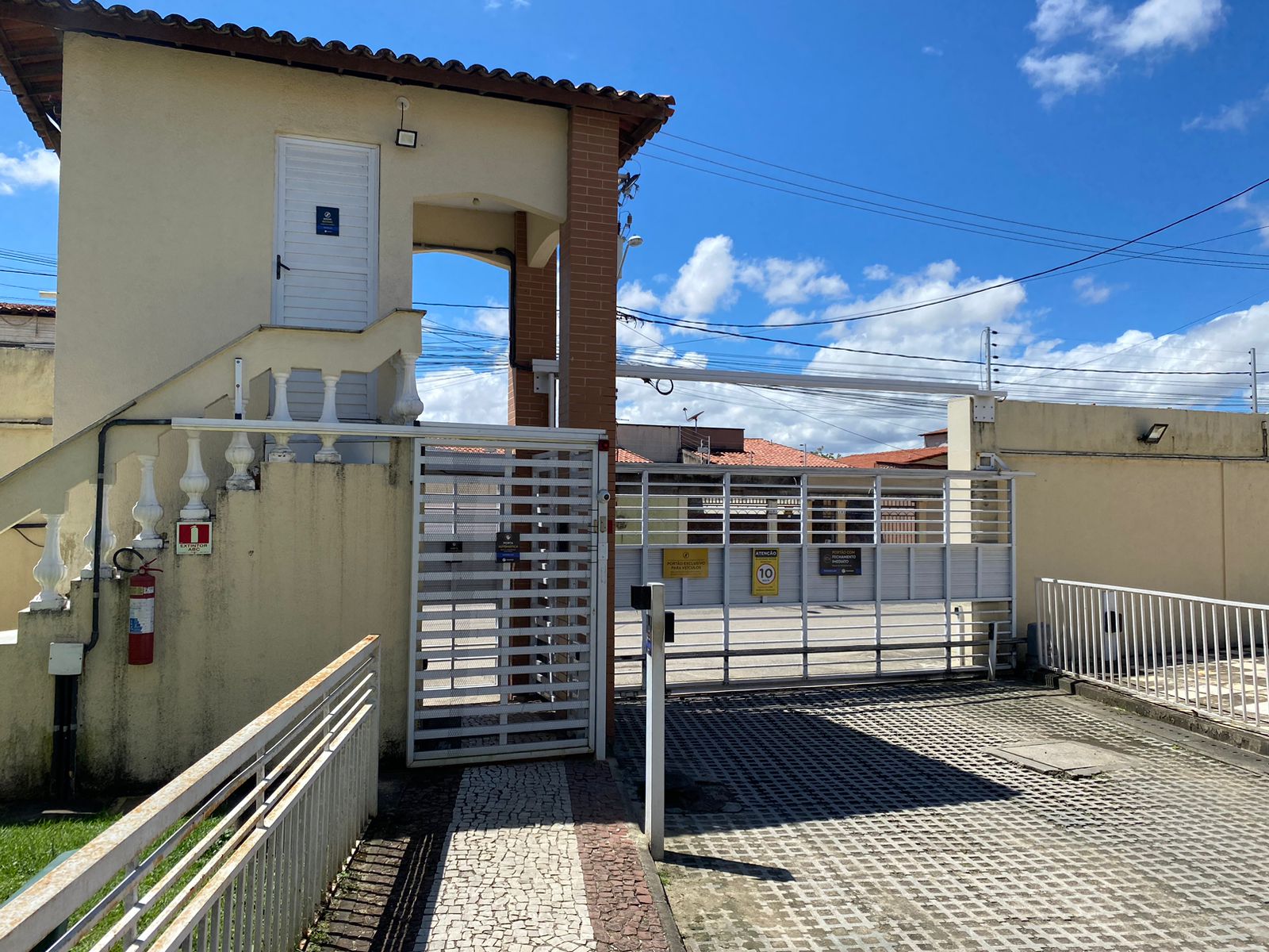 Imagem Casa de Condomínio com 2 Quartos à Venda, 63 m²em Siqueira - Fortaleza Imagem Casa de Condomínio com 2 Quartos à Venda, 63 m²em Siqueira - Fortaleza