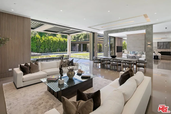 Imagem Casa de Condomínio com 7 Quartos à Venda, 982 m²em Alphaville Residencial Um - Barueri