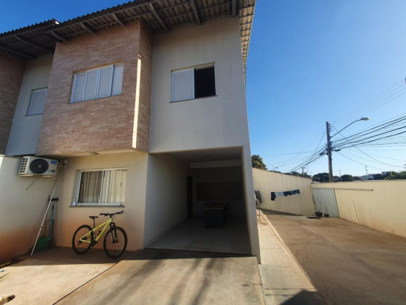 Imagem Sobrado com 3 Quartos à Venda,  em Setor Castelo Branco - Goiânia