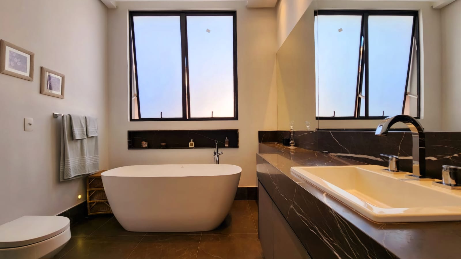 Imagem Casa com 4 Quartos à Venda, 370 m²em Ponta da Praia - Santos Imagem Casa com 4 Quartos à Venda, 370 m²em Ponta da Praia - Santos