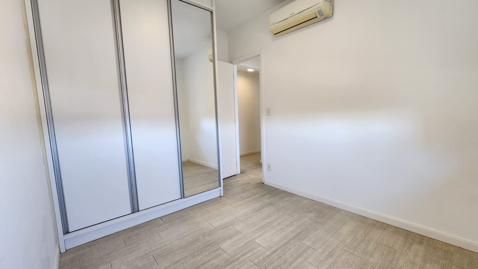 Imagem Apartamento com 4 Quartos à Venda, 204 m²em Boqueirão - Santos