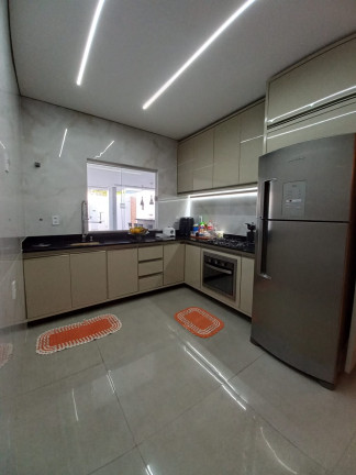 Imagem Casa com 3 Quartos à Venda, 180 m² em Centro - Barreiras