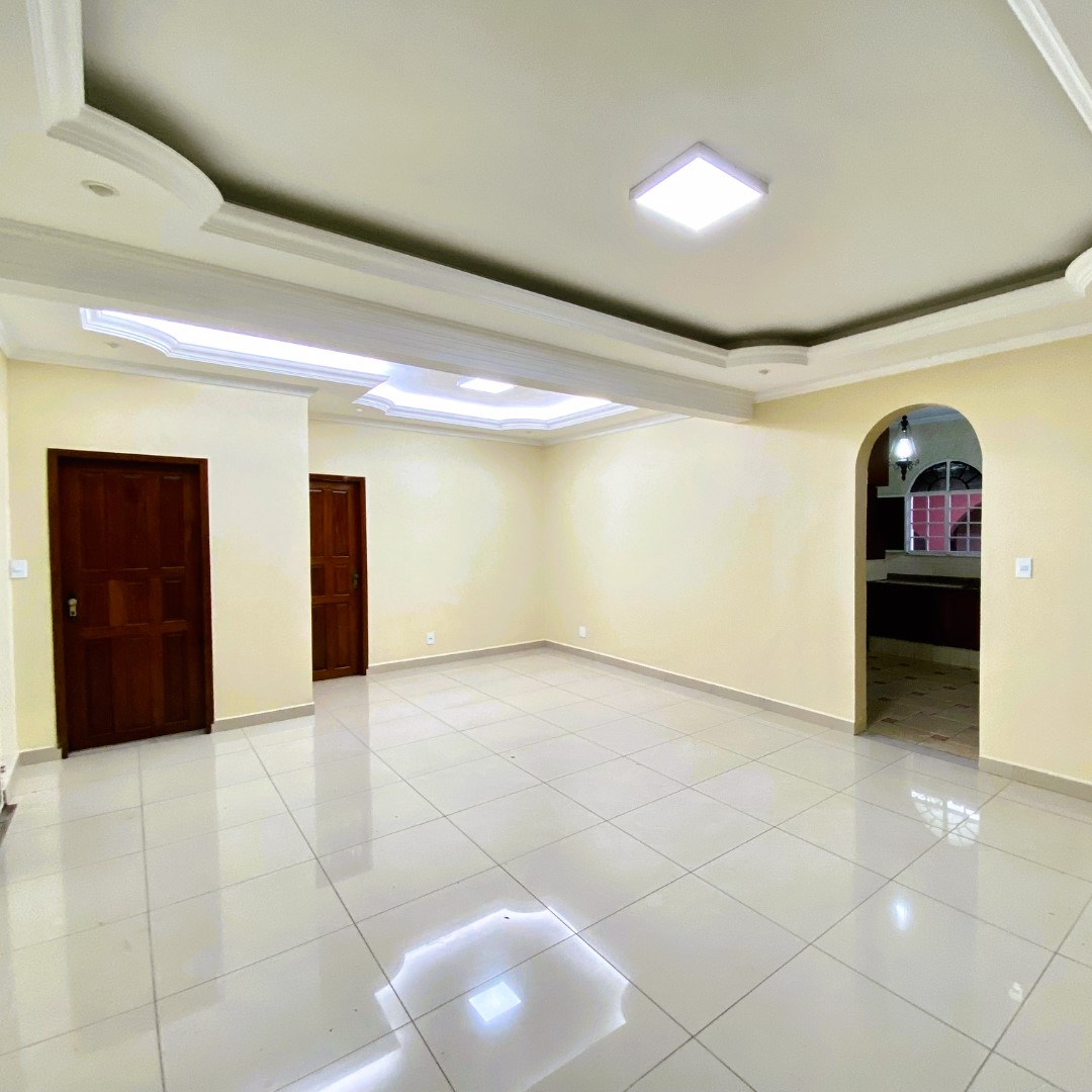Imagem Casa com 4 Quartos para Alugar, 458 m²em Aleixo - Manaus
