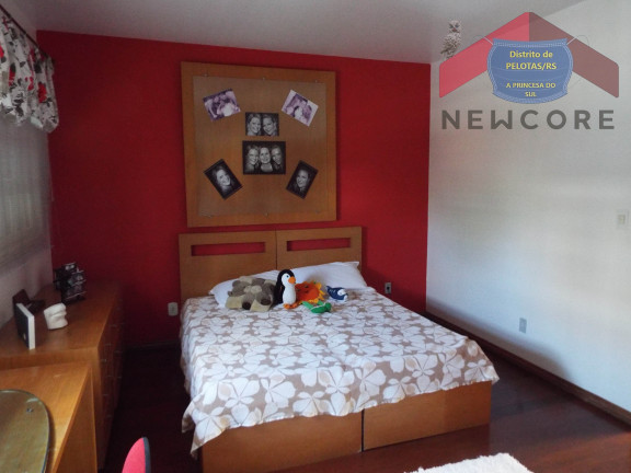 Imagem Casa com 4 Quartos à Venda, 315 m² em Centro - Pelotas