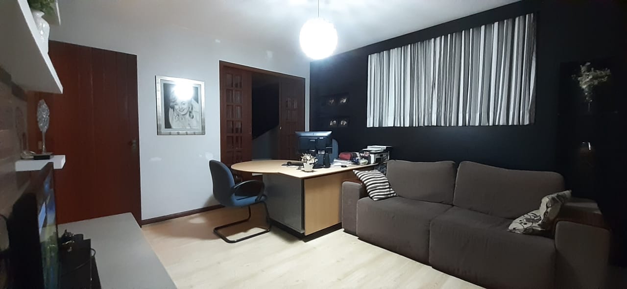 Imagem Casa com 4 Quartos à Venda, 258 m²em Cruzeiro do Sul - Criciúma