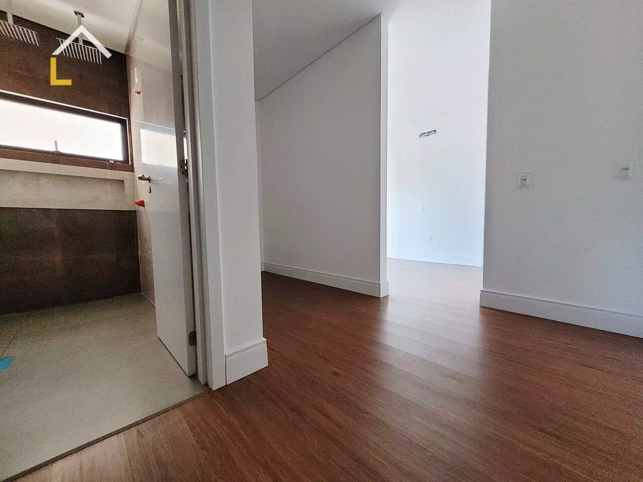 Imagem Sobrado com 3 Quartos à Venda, 160 m²em Saguaçu - Joinville