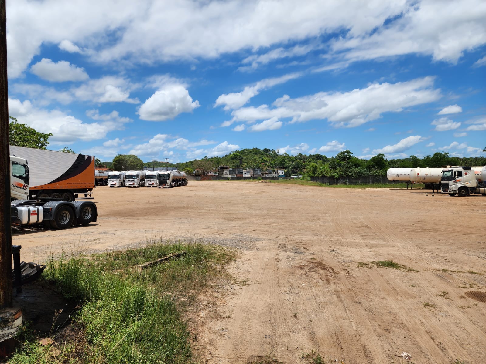 Imagem Terreno à Venda, 11 m²em km 12 - Simões Filho