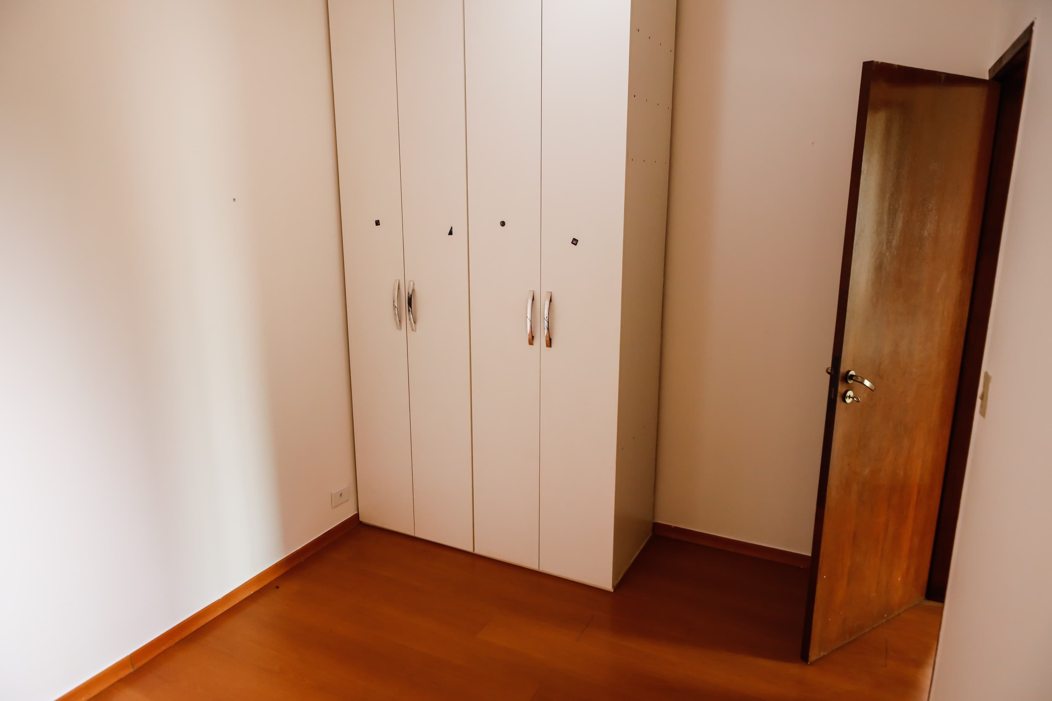 Imagem Sobrado com 3 Quartos à Venda ou Temporada, 160 m²em Jardim Guararapes - Londrina