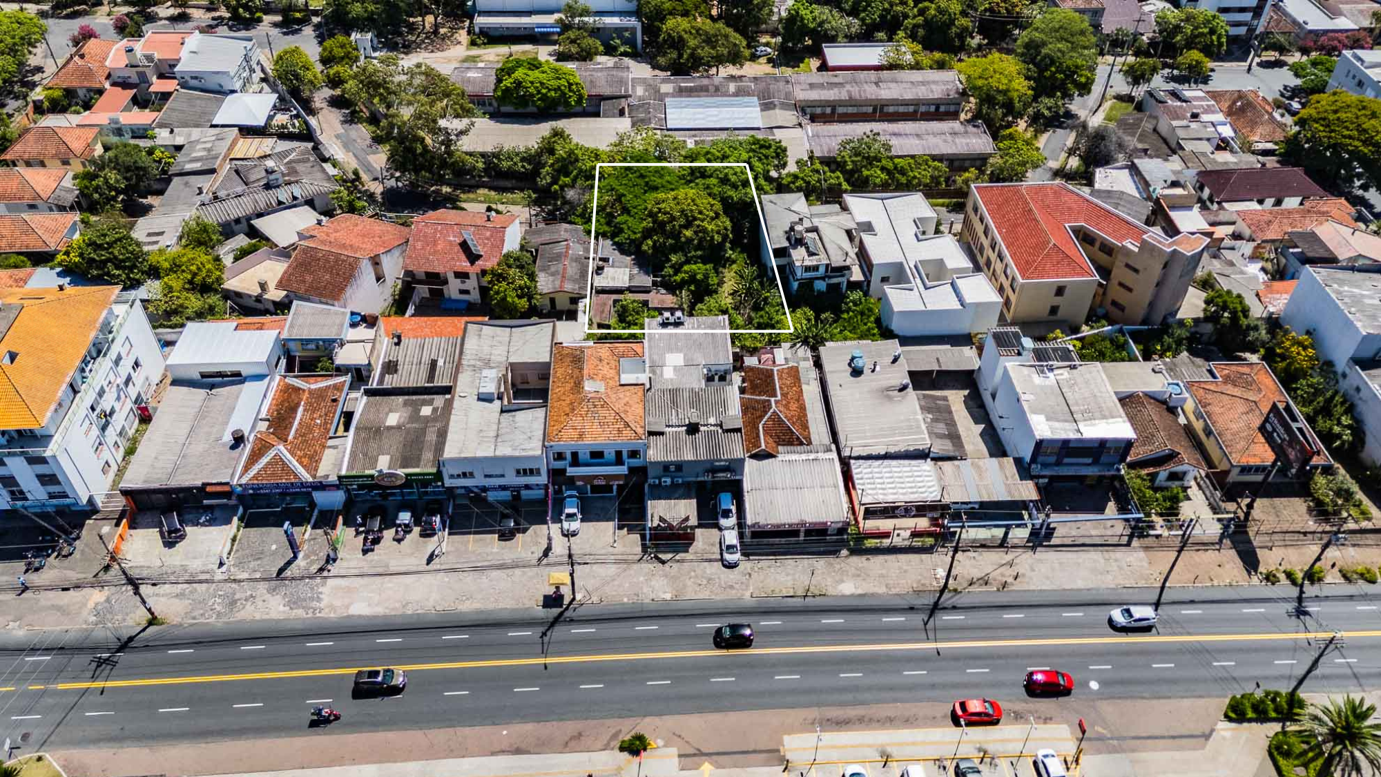 Imagem Terreno à Venda, 705 m² em Vila Ipiranga - Porto Alegre