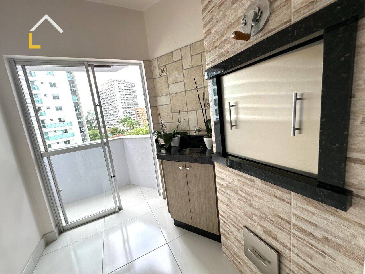 Imagem Apartamento com 3 Quartos à Venda, 129 m²em CENTRO - Joinville Imagem Apartamento com 3 Quartos à Venda, 129 m²em CENTRO - Joinville