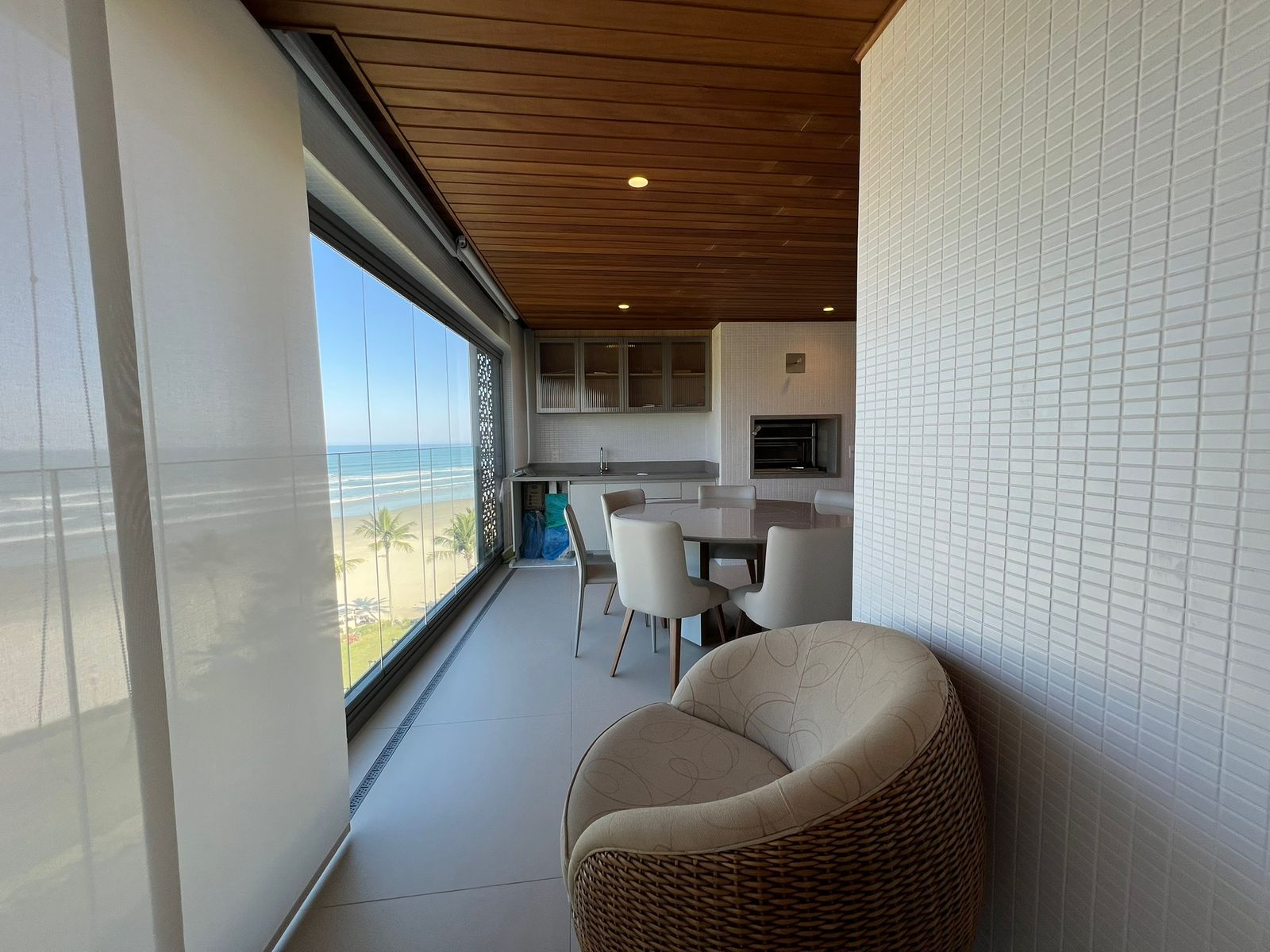 Imagem Apartamento com 4 Quartos para Temporada, 141 m² em Riviera - Bertioga Imagem Apartamento com 4 Quartos para Temporada, 141 m² em Riviera - Bertioga